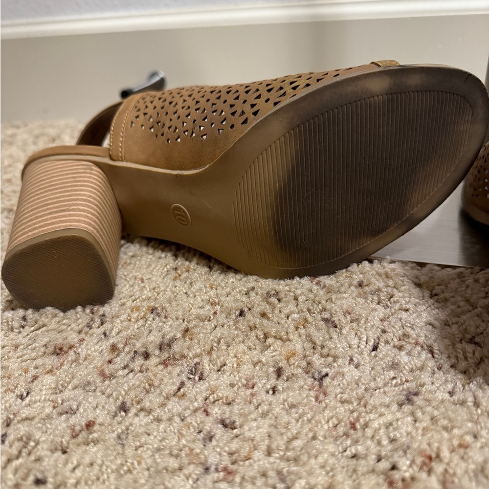 Universal Thread Tan Platform‎ Sandals - Picture 5 of 6
